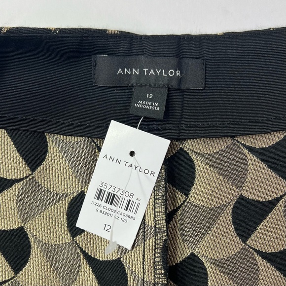 Ann Taylor Flared Ankle Pant in Geo Jacquard - black/gold, size 12/L - Picture 4 of 11